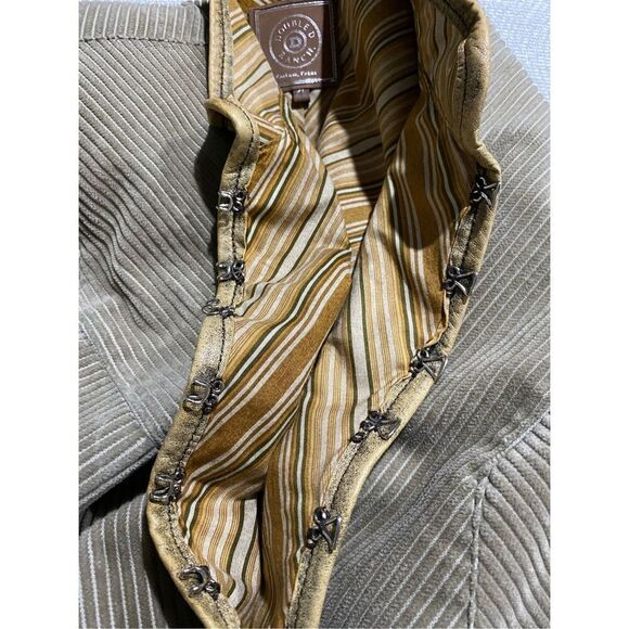 XL, Double D Ranch, tan corduroy with hook & eye closure and stud details. - Picture 10 of 15